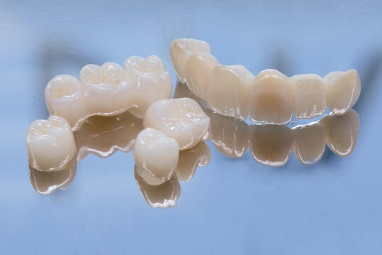 Tek diş ve köprü zirkonyum diş kaplamaları